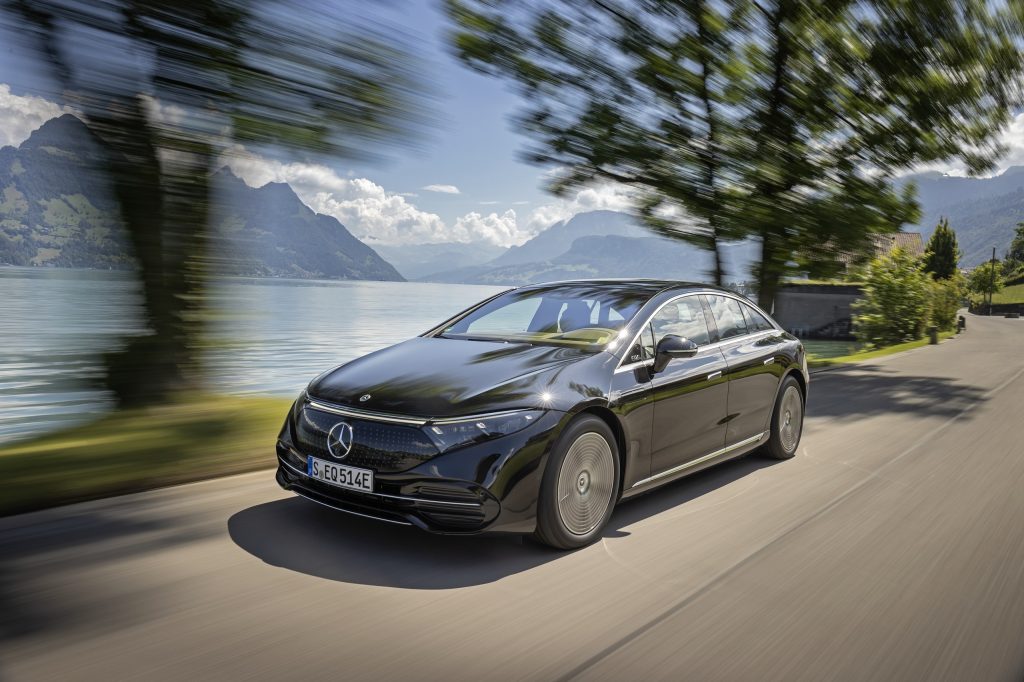Mercedes, tamamen elektrikli Yeni EQS ile geleceğin teknolojilerini bugünden sunuyor
