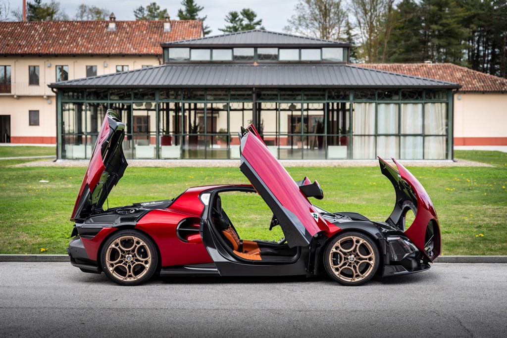 Alfa Romeo’nun Yeniden Doğan Efsane Modeli 33 Stradale Kuzey Amerika’da Sahne Aldı!