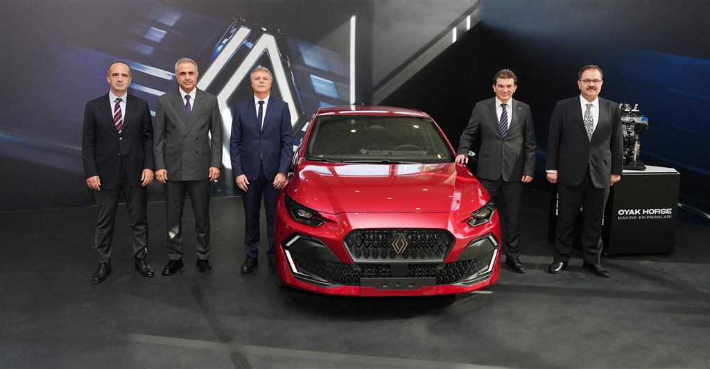 OYAK Genel Müdürü Murat Yalçıntaş, Renault’nun Bursa üssünde üretim hattını inceledi