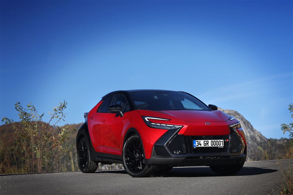 Toyota C-HR Hybrid GR SPORT ile Sportif Kimliğini Güçlendiriyor